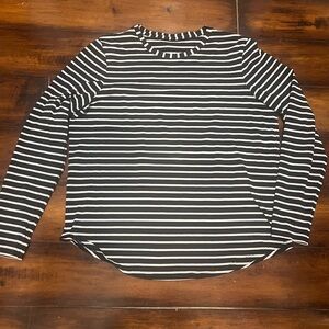 Lululemon Stylish Black and White Striped Top CLOSET CLEAN OUT